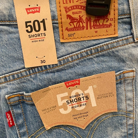 Levi’s Women’s 501 High Rise Bleach Wash Denim Shorts - Waist Size 25 - Picture 11 of 16